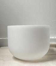 Load image into Gallery viewer, CRYSTAL VIBES 440 Hz PREMIUM FROSTED BOWLS with case
