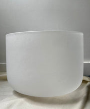 Load image into Gallery viewer, CRYSTAL VIBES 440 Hz PREMIUM FROSTED BOWLS with case
